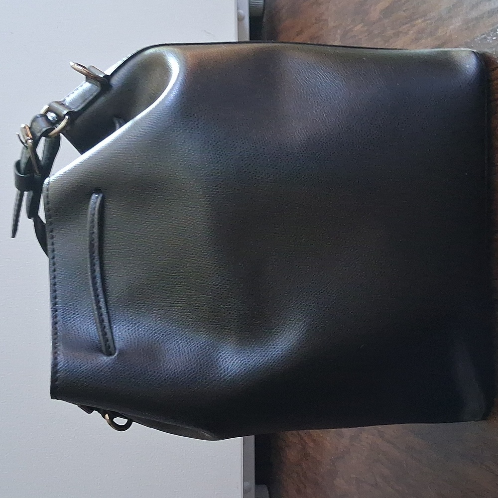 Christian Laurier Paris Bucket Bag - Picture 2 of 3